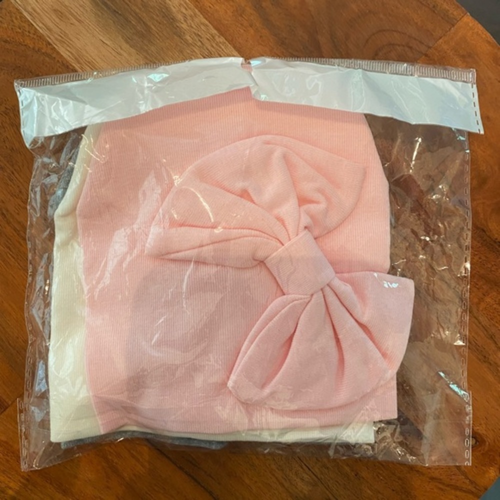 Baby girl hats, 3 pack.‎ Newborn. Pink, gray, and white with bows